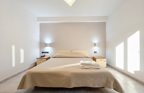 Monte Sant'Angelo Bed & Breakfast | B&B with Window - 351 - Santangelo - Pool