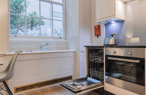 Bridge Apartment | Bank Serviced Apartments LovelyStay