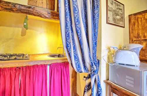 Castelnuovo Berardenga Apartment | Beautiful apartment for 3 people with WIFI, A/C, pool, pets allowed and panoramic view