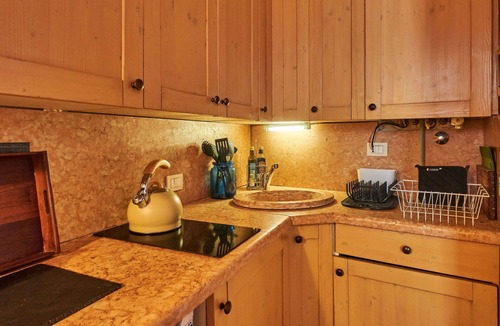 Caprino Veronese House | Beautiful apartment in villa for 2 guests with WIFI, TV and terrace