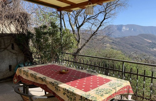 Caprino Veronese House | Beautiful apartment in villa for 2 guests with WIFI, TV and terrace