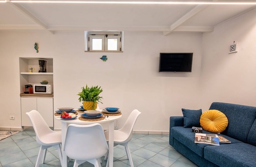 Conca Verde Apartment | Beautiful apartment for 3 people with A/C, WIFI, TV and pets allowed, close to Sorrento