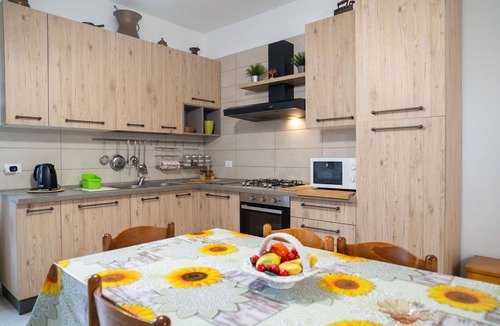 Collecorvino Apartment | Beautiful apartment for 6 people with private pool, WIFI, A/C, TV, patio and pets allowed