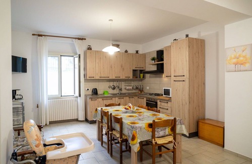 Collecorvino Apartment | Beautiful apartment for 6 people with private pool, WIFI, A/C, TV, patio and pets allowed