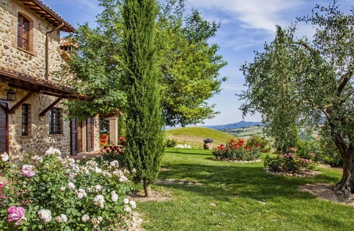 Allerona Apartment | Beautiful apartment for 4 guests with WIFI, pool, TV, patio and pets allowed