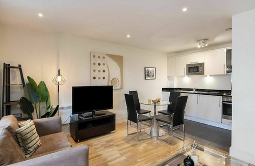 South Bank Apartment | Beautiful apartment for 2 people with WIFI, TV and balcony