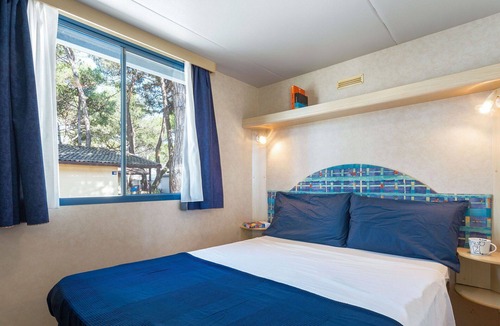 Zona XXXIV Casal Palocco House | Beautiful apartment in villa for 4 guests with A/C, pool, WIFI, TV, patio, pets allowed and park.
