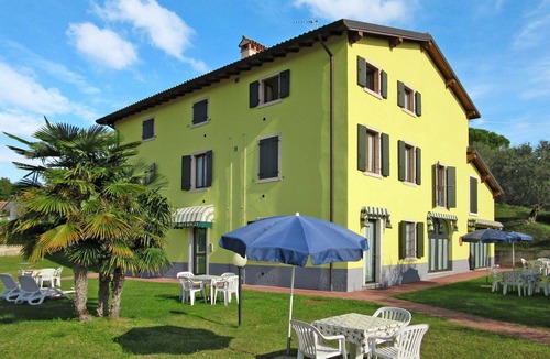Bardolino Villa | Beautiful apartment in villa for 4 people with WIFI, pool, A/C and TV
