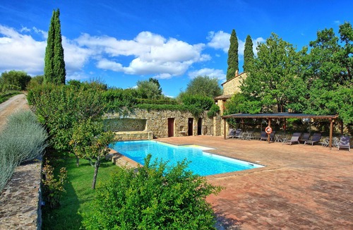 Montalcino Apartment | Beautiful apartment for 3 guests with pool, A/C, TV, pets allowed and panoramic view