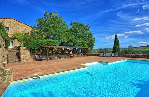 Montalcino Apartment | Beautiful apartment for 3 guests with pool, A/C, TV, pets allowed and panoramic view