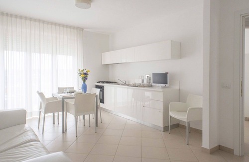 Marina di Vasto Apartment | Beautiful apartment for 5 people with A/C, pool, WIFI, TV, patio and pets allowed