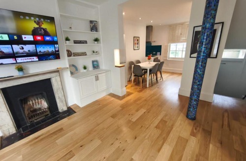 Camden Town Apartment | Beautiful Garden Apartment in CAMDEN TOWN