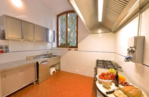 Torrita di Siena Villa | Beautiful private villa with hot tub, WIFI, private pool, A/C, TV, patio, close to Montepulciano