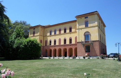Torrita di Siena Villa | Beautiful private villa with hot tub, WIFI, private pool, A/C, TV, patio, close to Montepulciano