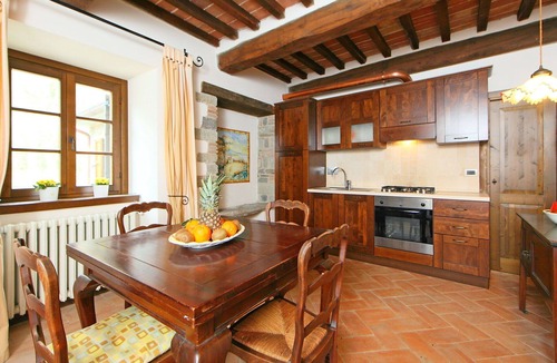 Sansepolcro Villa | Beautiful private villa for 15 guests with private pool, hot tub, WIFI, TV, patio and pets allowed