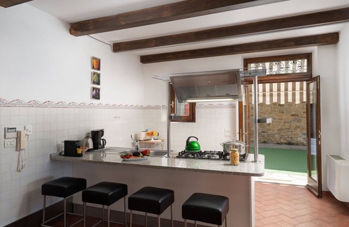Subbiano Villa | Beautiful private villa with hot tub, WIFI, private pool, A/C, TV and terrace, close to Arezzo