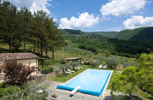 Subbiano Villa | Beautiful private villa with hot tub, WIFI, private pool, A/C, TV and terrace, close to Arezzo