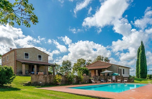 Manciano Villa | Beautiful private villa with private pool, WIFI, TV, terrace, pets allowed, panoramic view, parking