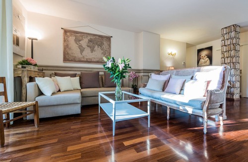 Malcesine Apartment | Beautiful, spacious apartment, five minutes from the castle with air conditioned