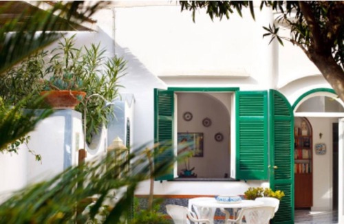 Capri Villa | Beautiful villa in the center of Capri with garden close to shopping area