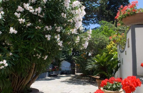 Capri Villa | Beautiful villa in the center of Capri with garden close to shopping area