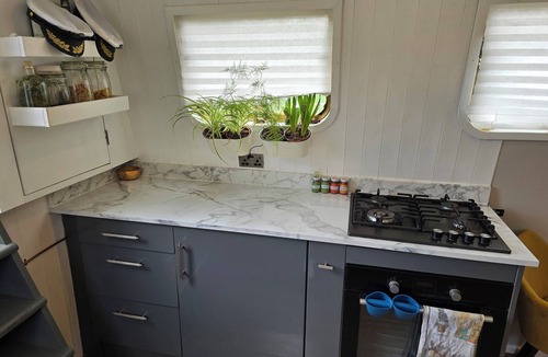 Little Venice Boat Rental | Beautiful Widebeam Boat - London