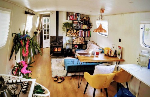 Little Venice Boat Rental | Beautiful Widebeam Boat - London