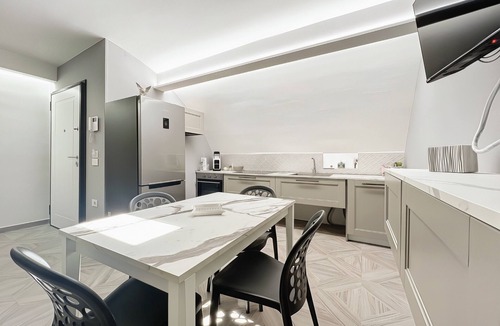 Manfredonia Apartment | Bed and Breakfast 'Appartamento - Orchidea Celeste' with Sea View, Wi-Fi and Air Conditioning