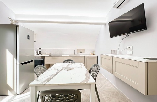 Manfredonia Apartment | Bed and Breakfast 'Appartamento - Orchidea Celeste' with Sea View, Wi-Fi and Air Conditioning