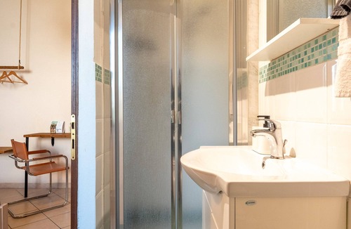San Pietro a Cegliolo Bed & Breakfast | Bed and Breakfast 'Camera 5' with Shared Terrace, Wi-Fi and Air Conditioning