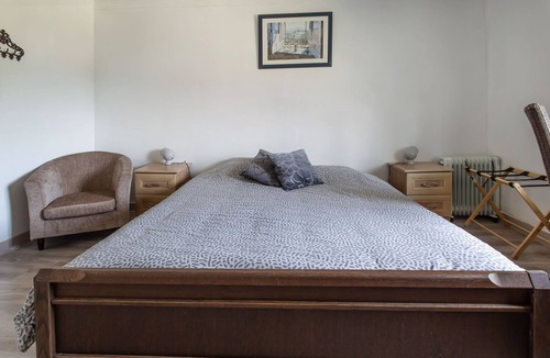 Champsac House | Bed and Breakfast 'Chambre 3 Et 4' with Lake View, Shared Pool and Shared Garden