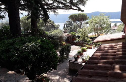 Castel Gandolfo Bed & Breakfast | Bed&Breakfast "Fiorella" sul Lago