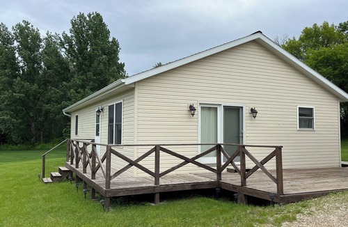 Big Stone City Cabin | Big Stone Lake views and next door access to public boat ramp.