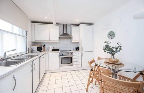 Bishopsgate Apartment | Bishopsgate apartment. Liverpool Street Station