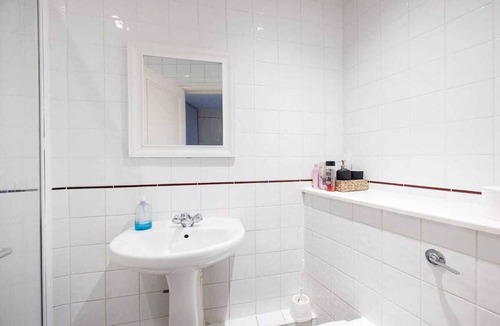 Bishopsgate Apartment | Bishopsgate apartment. Liverpool Street Station
