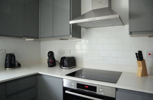 Fitzrovia Apartment | BnBNook - Cozy 3BR Steps from Regent’s Park and Soho