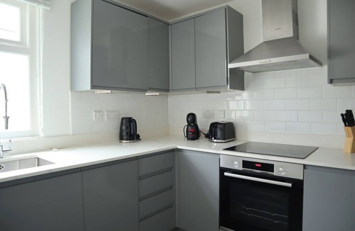 Fitzrovia Apartment | BnBNook - Cozy 3BR Steps from Regent’s Park and Soho