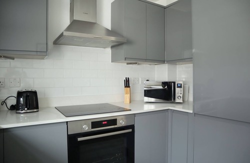 Fitzrovia Apartment | BnBNook - Cozy 3BR Steps from Regent’s Park and Soho