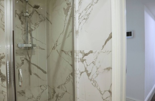 Fitzrovia Apartment | BnBNook - Cozy 3BR Steps from Regent’s Park and Soho
