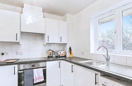 Woolwich Riverside Apartment | Book Now! 2-Bed, 2-Bath Xmas Home for Up to 6 Guests