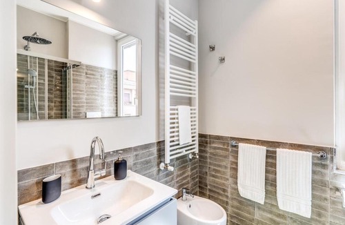 Rione XIV Borgo Apartment | Borgo Vittorio 2 bdr Vatican
