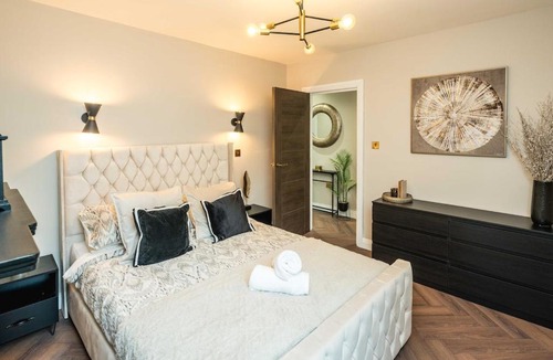 West Brompton Apartment | Boutique Fulham Garden Flat - Private Entrance
