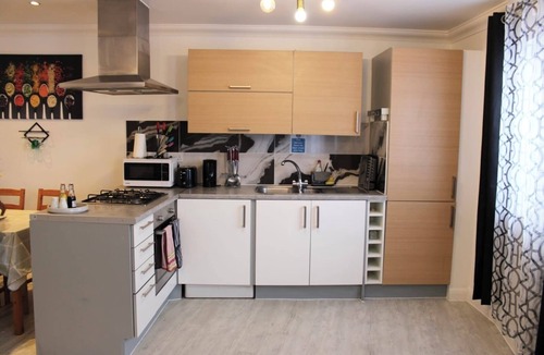 Alibon Apartment | Bowery Apartment - 2 Bedrooms 1st Floor