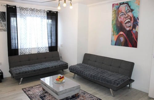 Alibon Apartment | Bowery Apartment - 2 Bedrooms 1st Floor
