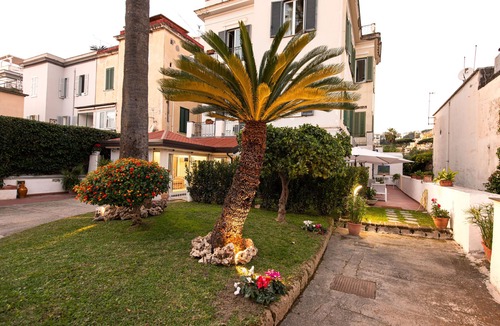 Posillipo Apartment | Brand new exclusive apartment in the quiet and lush Posillipo