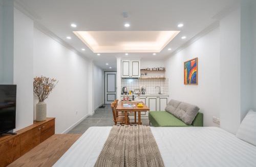 Old Quarter Apartment | BRAND NEW Modern Style Studio