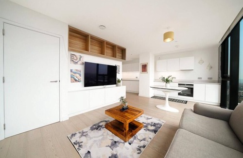 Junction Apartment | Bright 1BR Home with Shared Terrace-1min to Tube