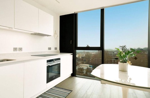 Junction Apartment | Bright 1BR Home with Shared Terrace-1min to Tube