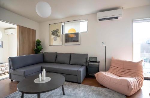 Ozu Apartment | Bright 4BR Home in Ozu Sleeps 11 by Restavio