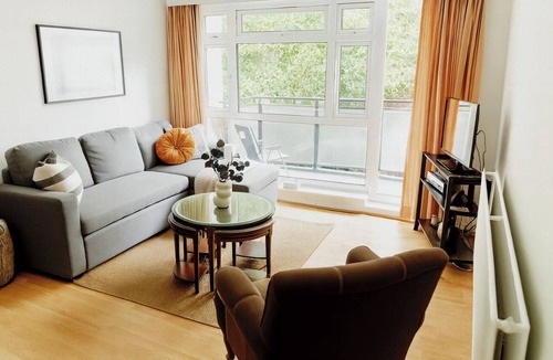 Avonmore and Brook Green Apartment | Bright and Cozy London Apartment